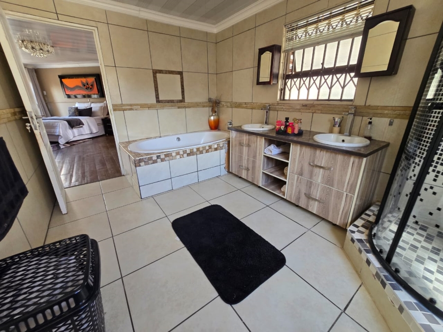 4 Bedroom Property for Sale in Dan Pienaar Free State